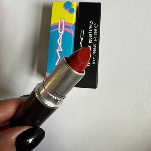 MAC Cosmetics Satin Lipstick - Runaway Red - Picture 1 of 3